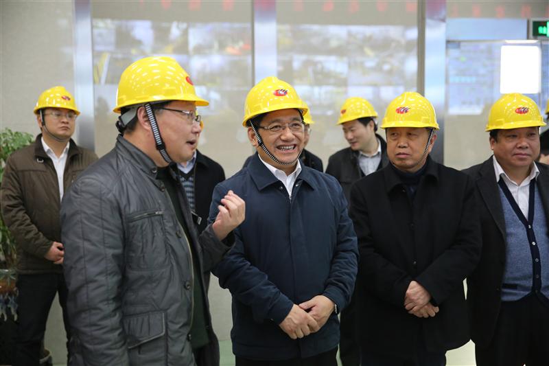 2015年12月30日下午，蘇州市副市長徐美健帶領(lǐng)消防、安監(jiān)等部門的負(fù)責(zé)人來華昌化工進(jìn)行節(jié)前安全生產(chǎn)檢查工作。